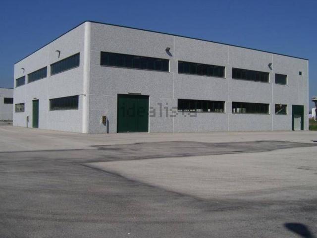 Capannone in vendita di 850 m² in Via dei Tessitori
