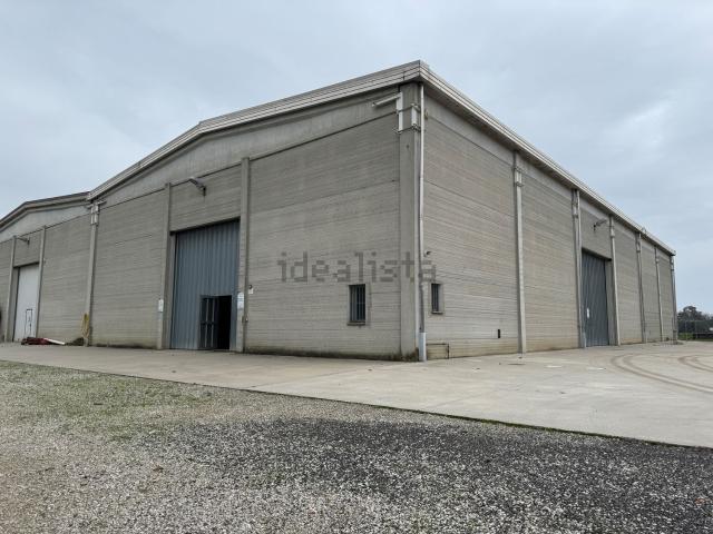 Capannone in vendita di 850 m² in Via Pamperso
