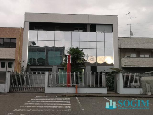 Capannone in vendita di 850 m² in Via Prof. G. Fortuzzi, 22
