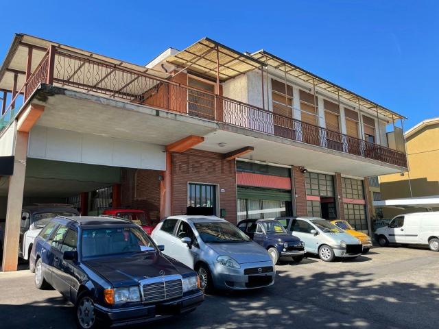 Capannone in vendita di 850 m² in Viale Italia, 31