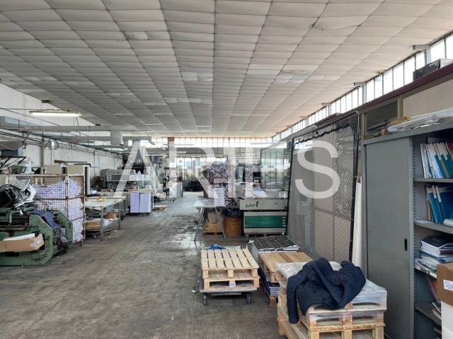 Capannone in vendita di 856 m² in Via Decollatura, 60