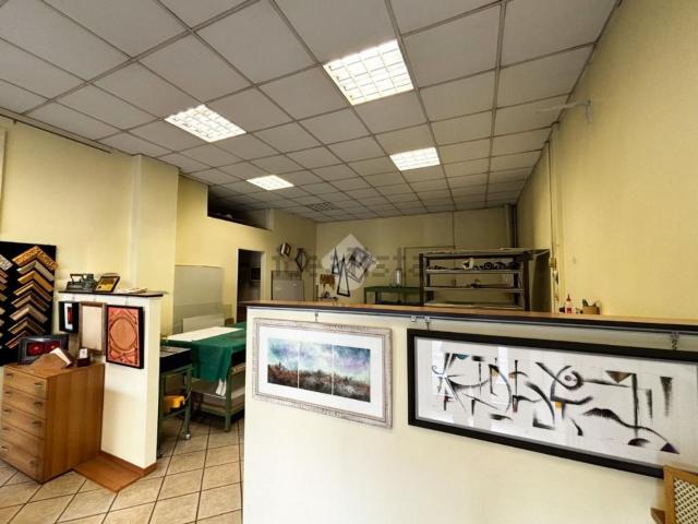 Capannone in vendita di 85 m² in Via Francesco Baracca, 34