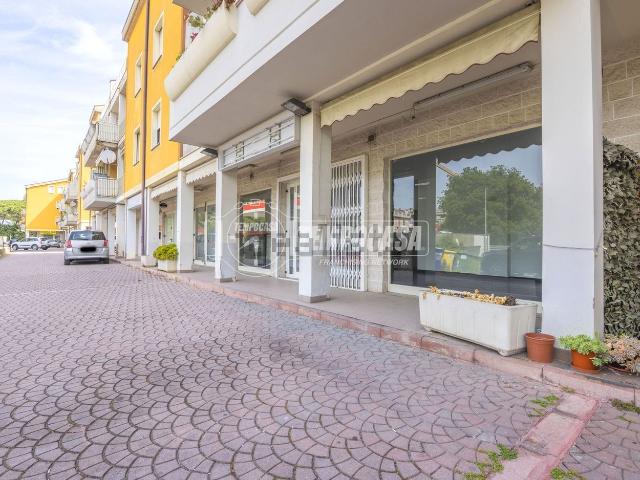 Capannone in vendita di 85 m² in Viale Gramsci