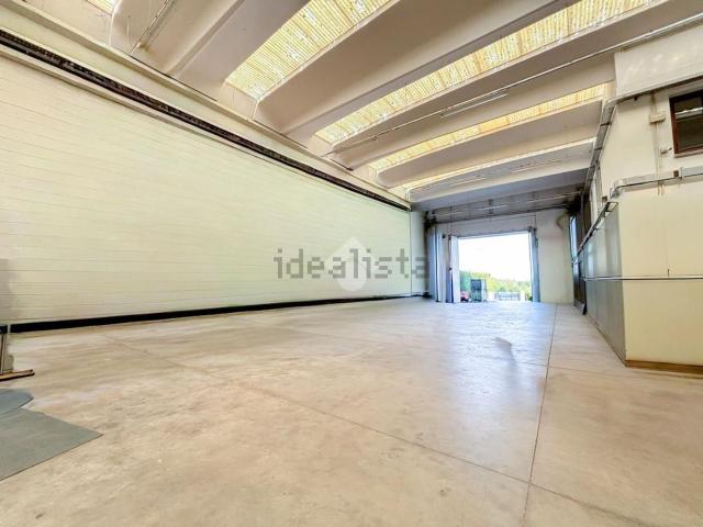 Capannone in vendita di 860 m² in Via Wolfgang Amadeus Mozart