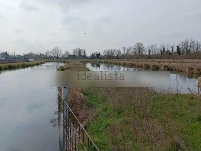 Capannone in vendita di 861 m² in Via dell&apos Isola