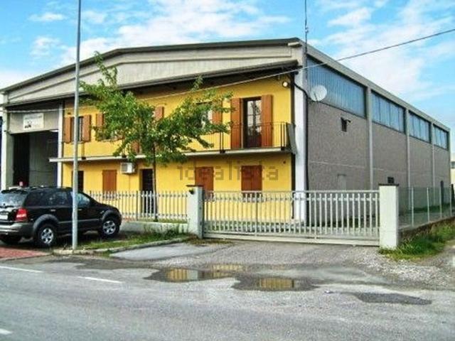 Capannone in vendita di 865 m² in Via Don Minzoni