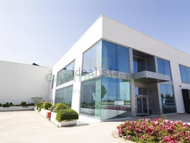 Capannone in vendita di 870 m² in Via Nazionale, 146