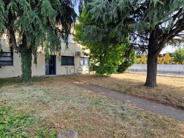 Capannone in vendita di 878 m² in Via Cà Manzoni, 20