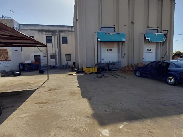 Capannone in vendita di 878 m² in Via Mahatma Gandhi, 6