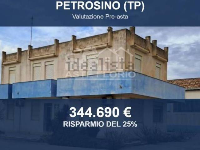 Capannone in vendita di 878 m² in Via Marsala, 50