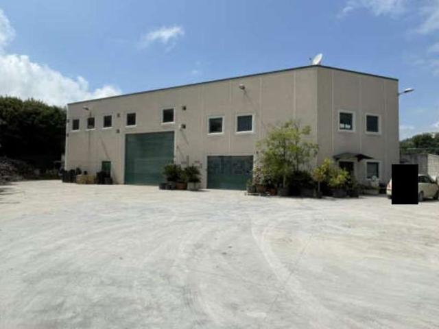 Capannone in vendita di 878 m² in Via Piane di Tesino