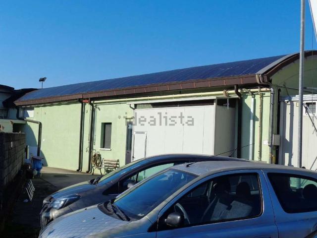 Capannone in vendita di 880 m² in Via dell&apos Isola, 22