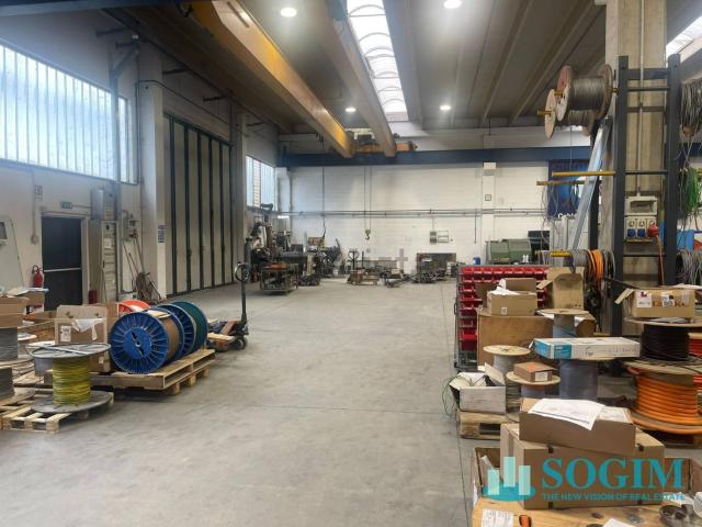 Capannone in vendita di 880 m² in Via Santa Margherita, 113