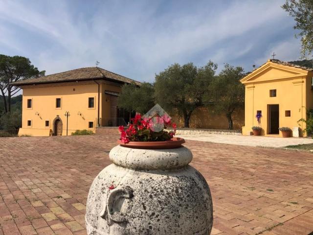 Capannone in vendita di 880 m² in Contrada Valle Amaseno, 1