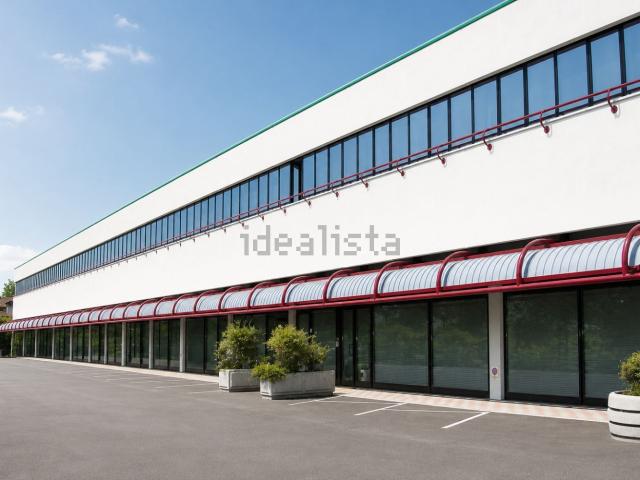 Capannone in vendita di 8824 m² in Strada Feltrina, 254