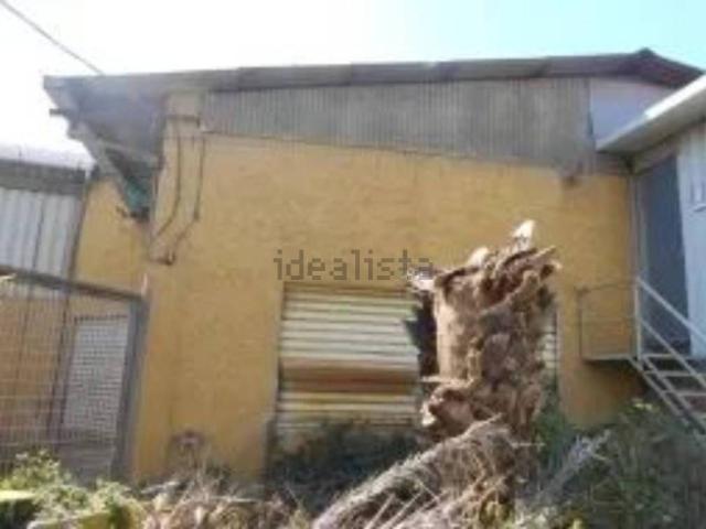 Capannone in vendita di 883 m² in Via Sen. Arturo Perugini, 16