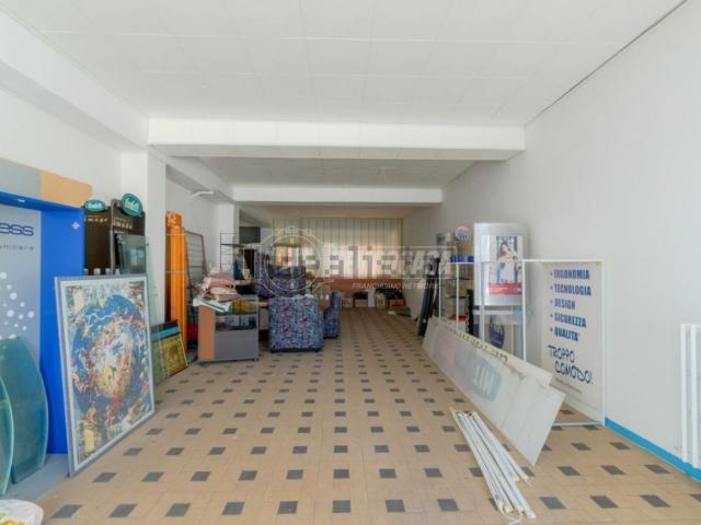 Capannone in vendita di 88 m² in Viale Zaccagnini