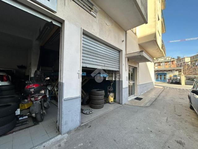 Capannone in vendita di 89 m² in Via Sant&apos Anna