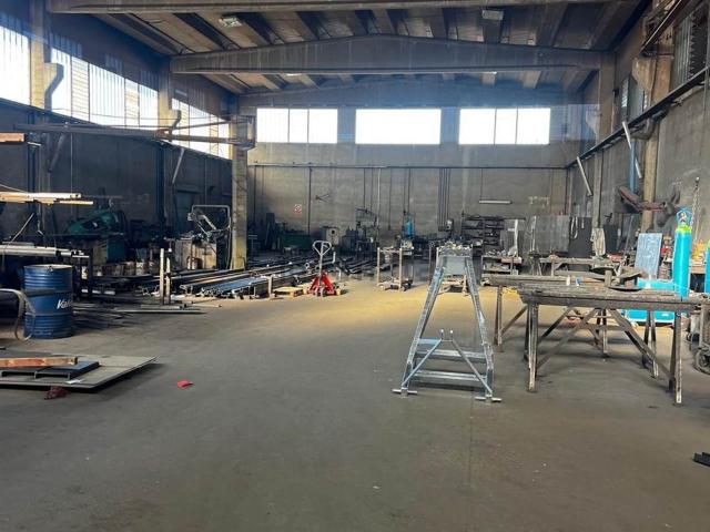 Capannone in vendita di 900 m²
