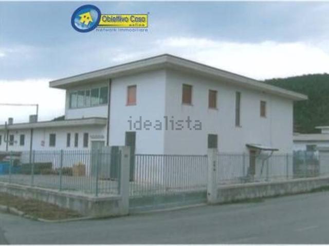 Capannone in vendita di 900 m²