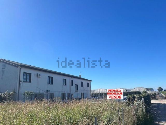 Capannone in vendita di 900 m² in Via Ceraso del Tasso, 218