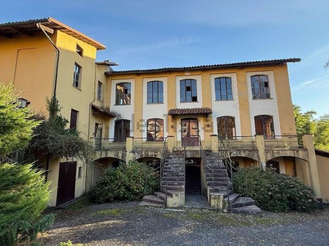 Capannone in vendita di 900 m² in Via Giuseppe Cabrino, 125
