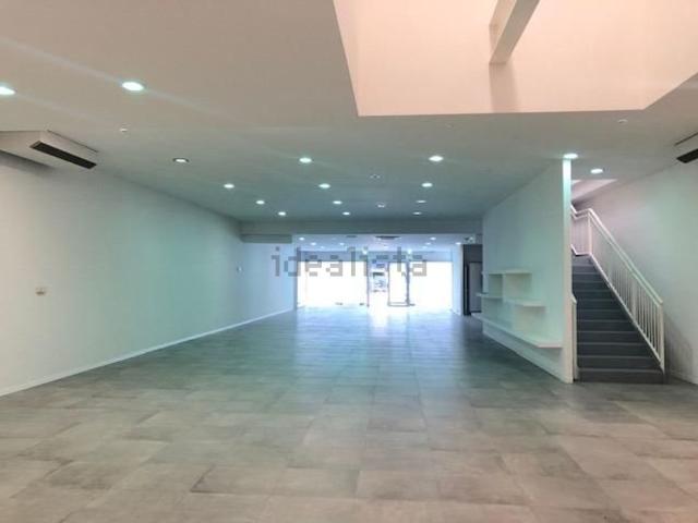 Capannone in vendita di 900 m² in Via dei Cardatori