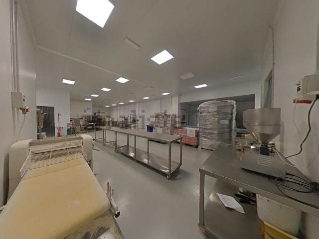 Capannone in vendita di 900 m² in Via Salvatore Barzilai