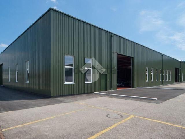 Capannone in vendita di 9012 m² in Via del Lavoro, 1
