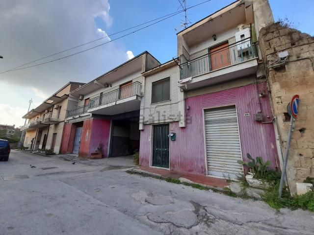 Capannone in vendita di 902 m² in Via Caudina