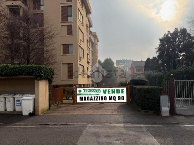 Capannone in vendita di 90 m² in Via Ugo la Malfa, 28