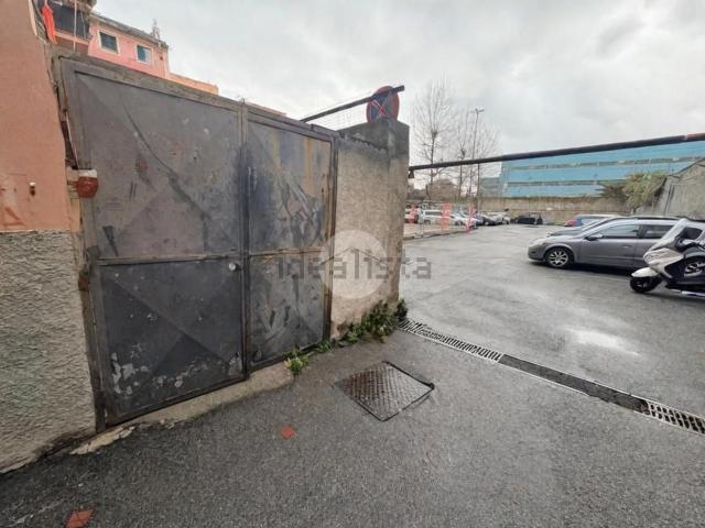 Capannone in vendita di 90 m² in Via Umberto Bertolotti