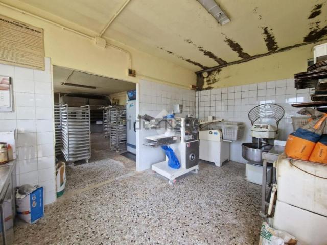Capannone in vendita di 90 m² in Via XXIV Maggio, 42