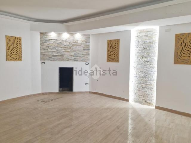 Capannone in vendita di 90 m² in Via Acciaioli