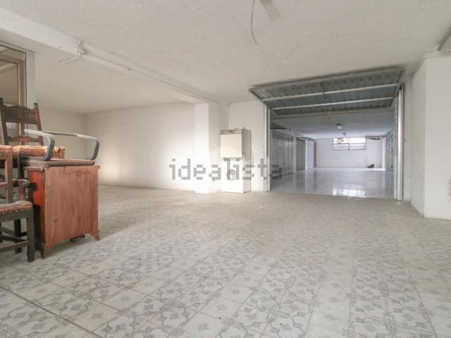 Capannone in vendita di 90 m² in Via Garza