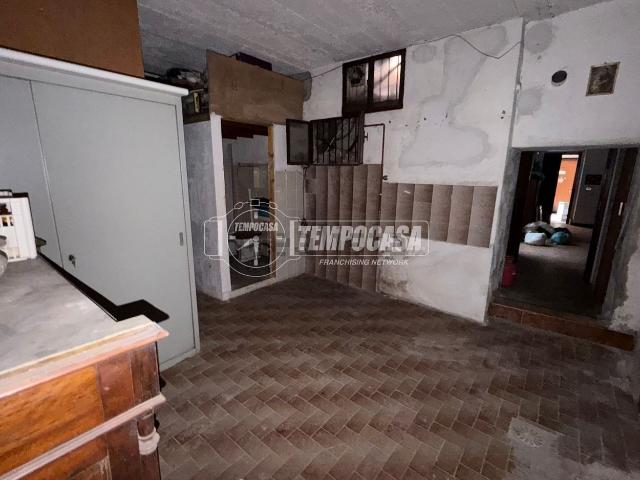 Capannone in vendita di 90 m² in Via Garigliano, 8