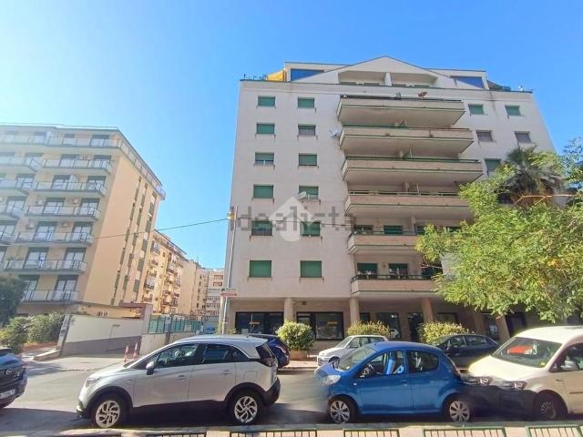 Capannone in vendita di 90 m² in Via Sacra Famiglia, 37
