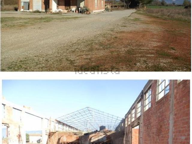Capannone in vendita di 9100 m² in Via Fornace