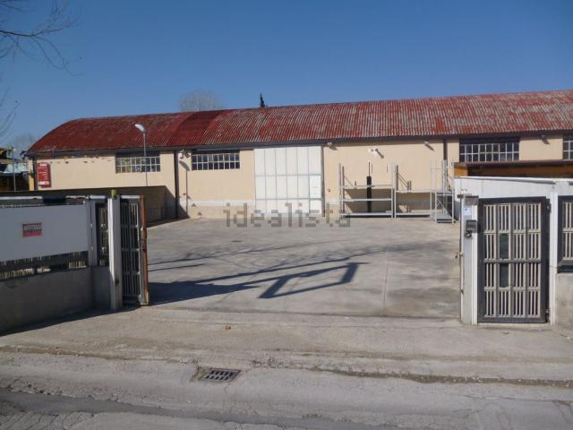Capannone in vendita di 910 m² in Via Salara Vecchia, 154
