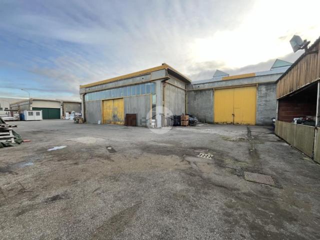 Capannone in vendita di 9110 m² in Via Gorizia