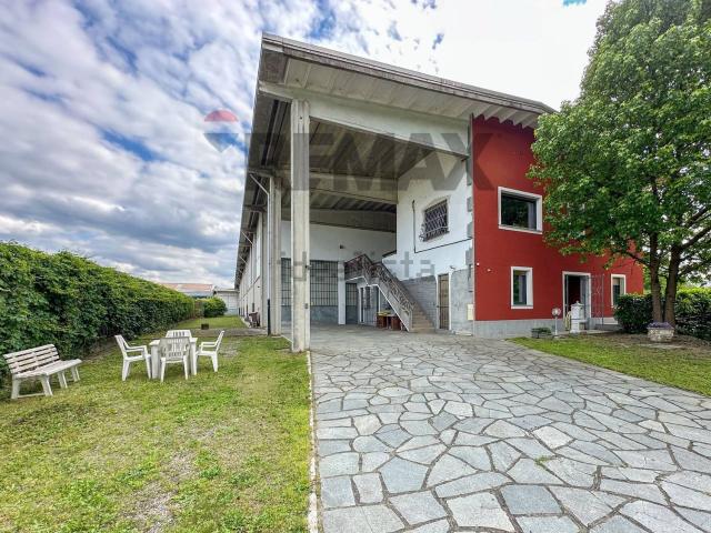 Capannone in vendita di 9143 m² in Via Lungo Bendola, 47