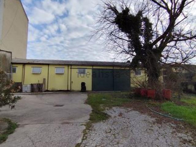 Capannone in vendita di 9200 m² in Via Molini, 39