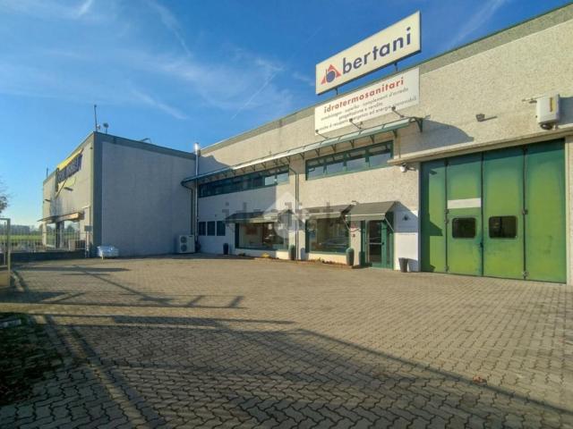 Capannone in vendita di 920 m²