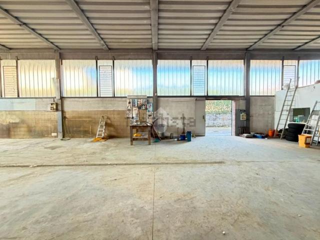Capannone in vendita di 920 m² in Via Matteotti, 24