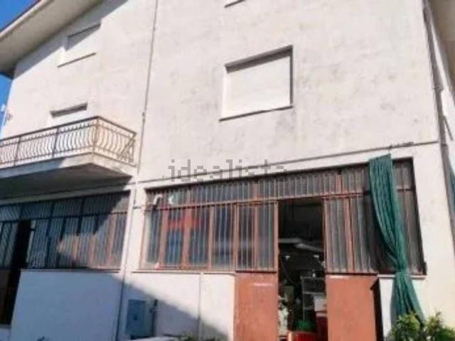 Capannone in vendita di 920 m² in Via San Carlo, 24