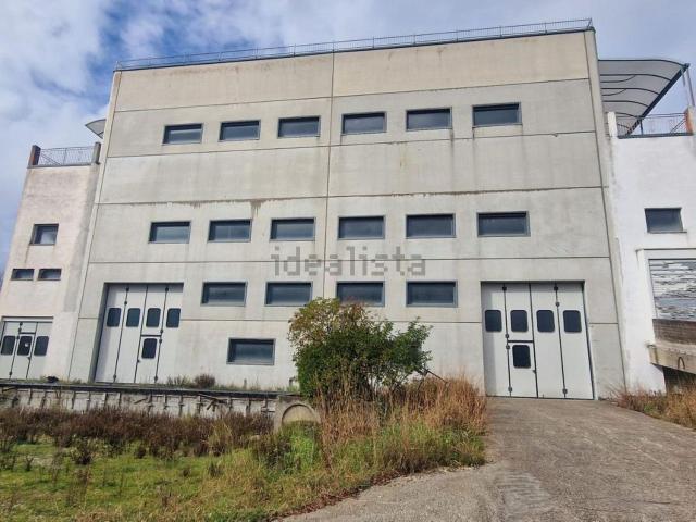 Capannone in vendita di 9390 m² in Località Toppola, 8