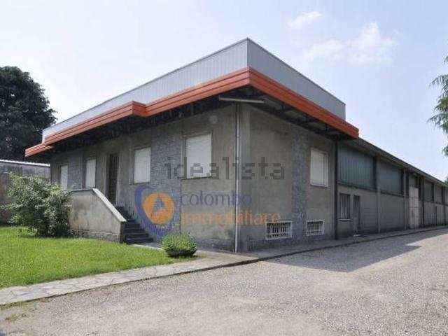 Capannone in vendita di 940 m²