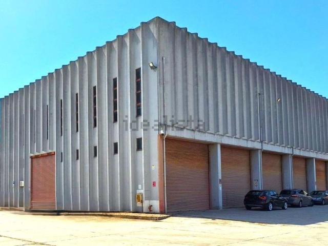 Capannone in vendita di 947 m² in Via delle Miniere, 31