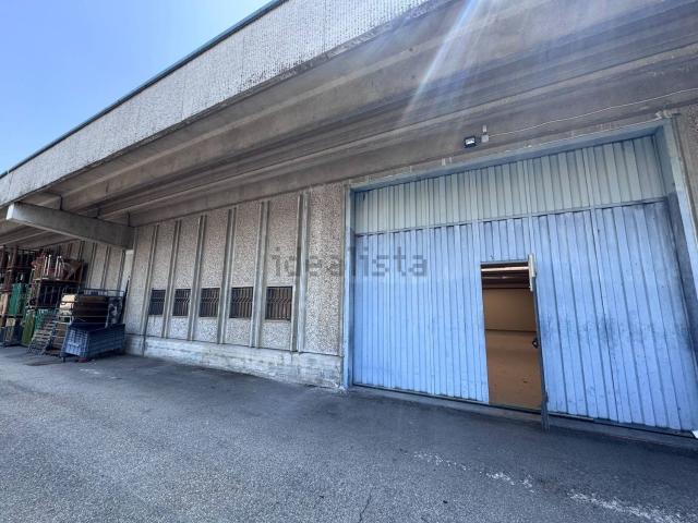 Capannone in vendita di 950 m²