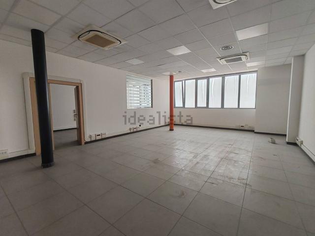 Capannone in vendita di 950 m² in Via Ca&apos  di Mazzè
